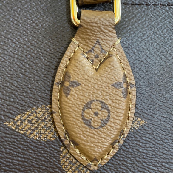 Louis Vuitton, MM On the go Tote with first edition monogram straps - Picture 6 of 15